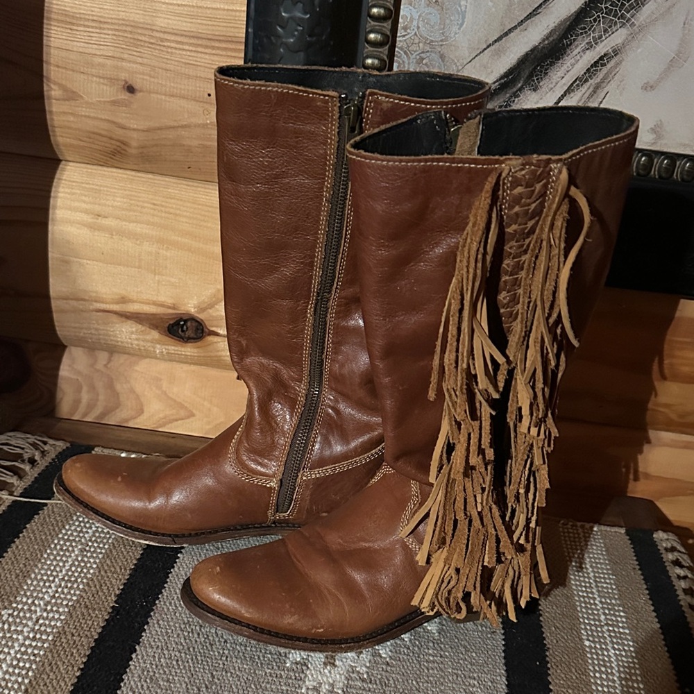 LIBERTY Black Tan Leather Fringe Boots